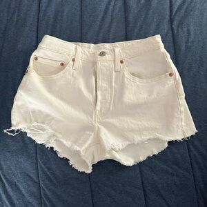Levi 501 white Jean short 26